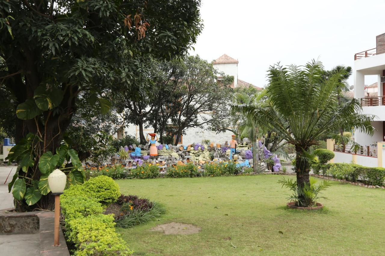 The See Some Bed & Breakfast Rishikesh Exterior photo